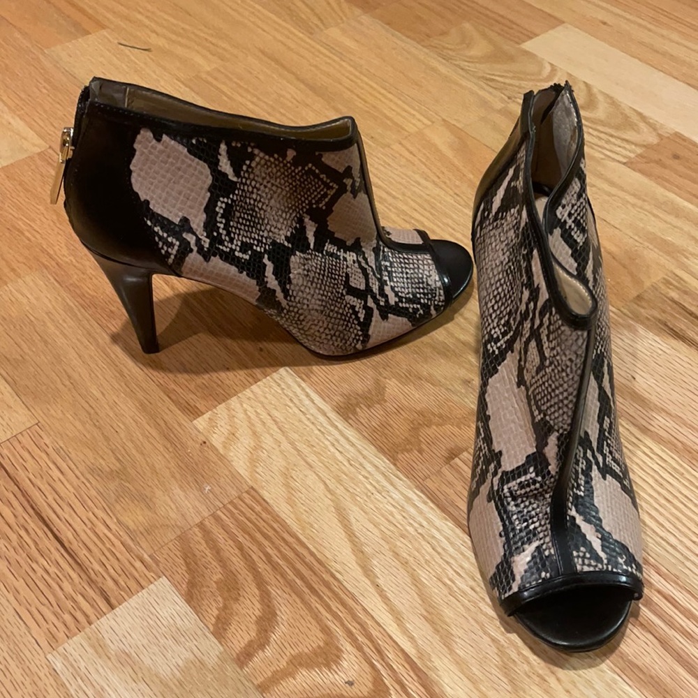 Banana republic heeled booties